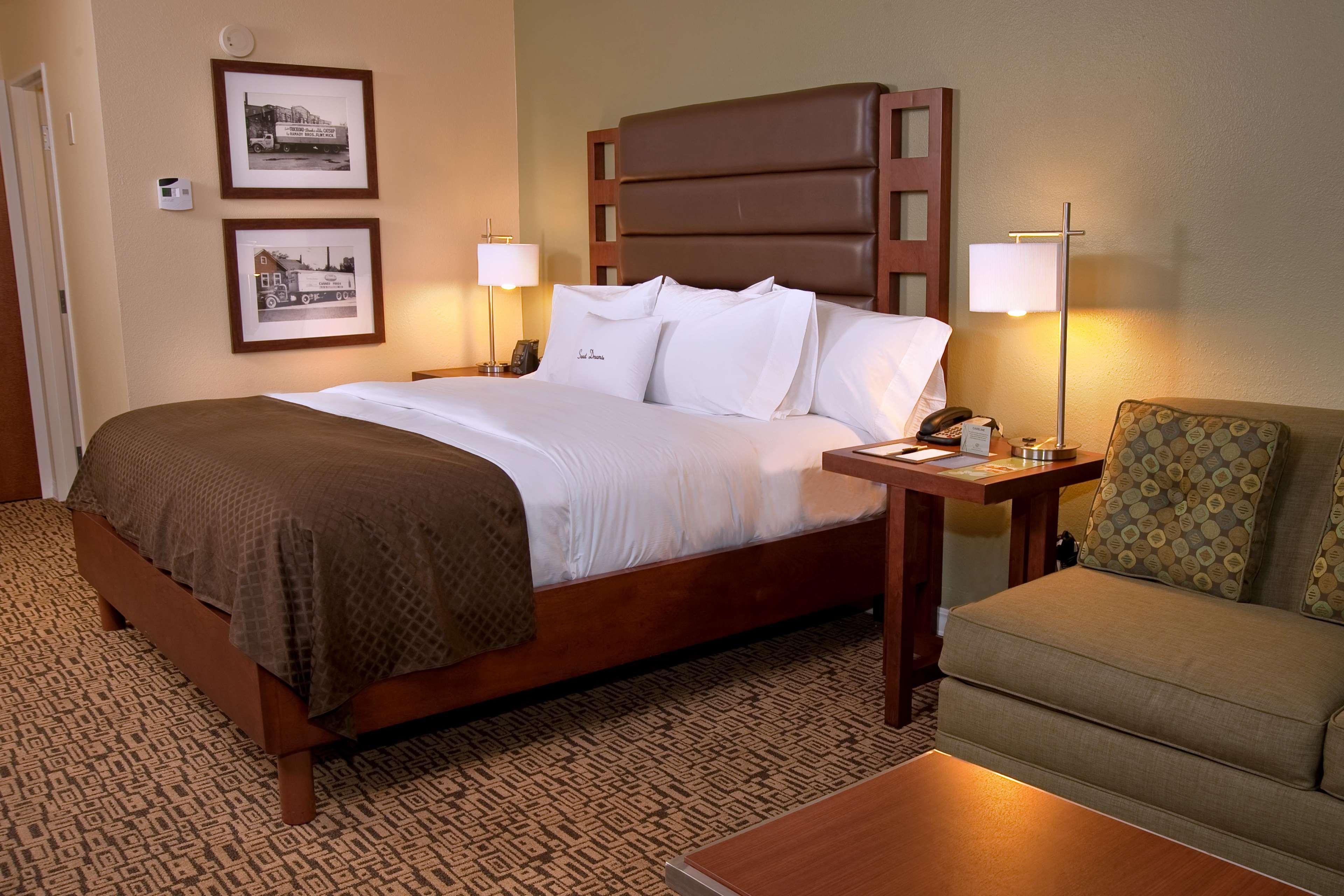 Doubletree By Hilton Collinsville/St.Louis Room photo